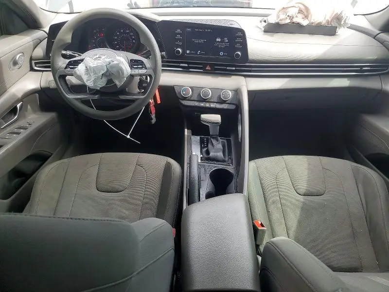 2022 HYUNDAI ELANTRA SE  