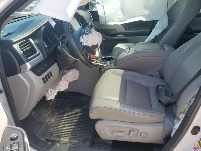 2019 TOYOTA HIGHLANDER SE  