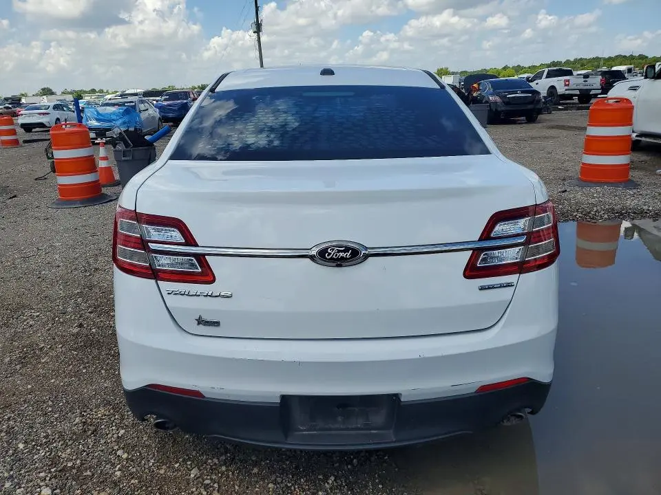 2018 FORD TAURUS SE  