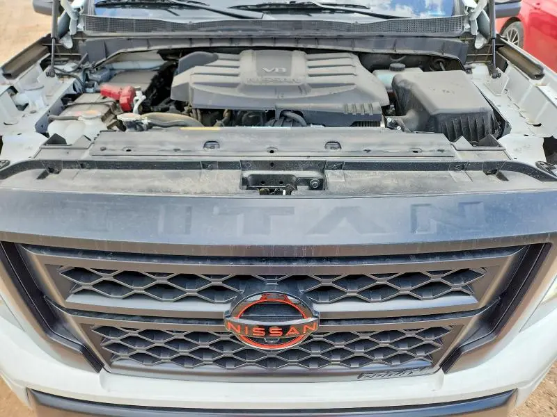 2024 NISSAN TITAN PRO-4X  