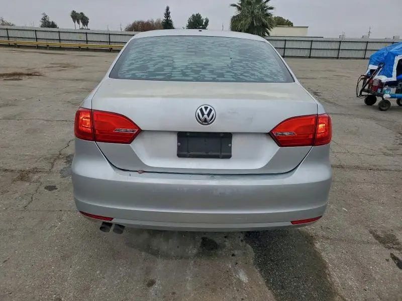 2012 VOLKSWAGEN JETTA SE  