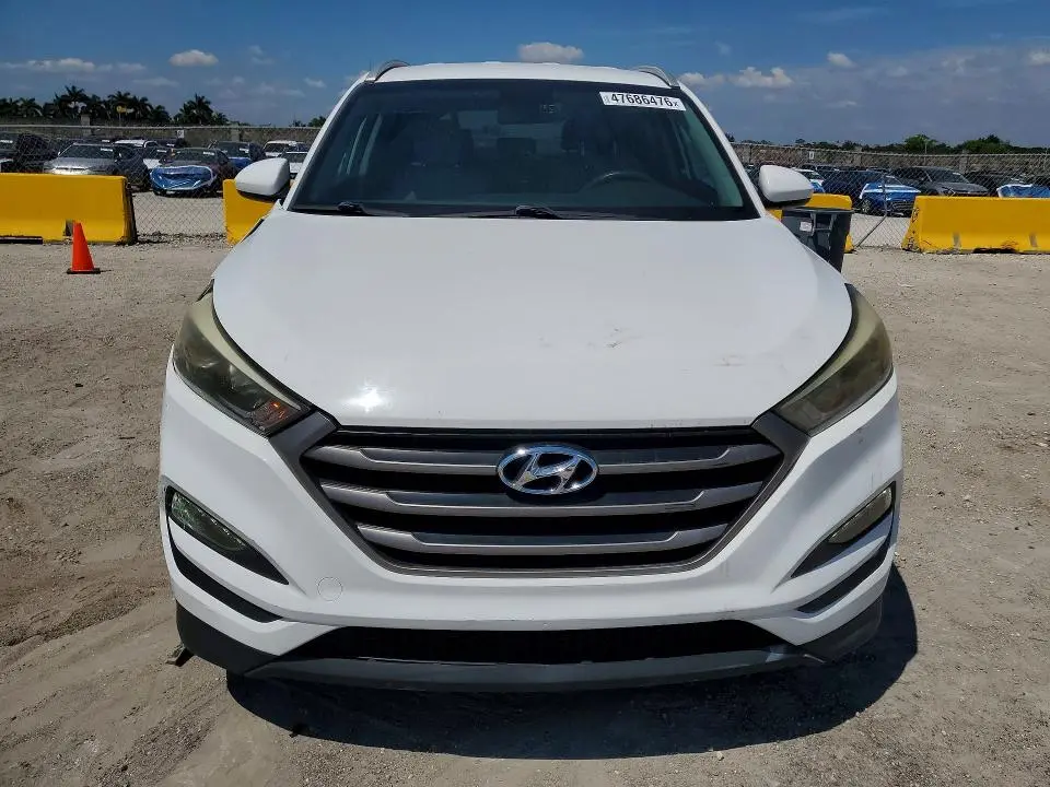 2016 HYUNDAI TUCSON SE  
