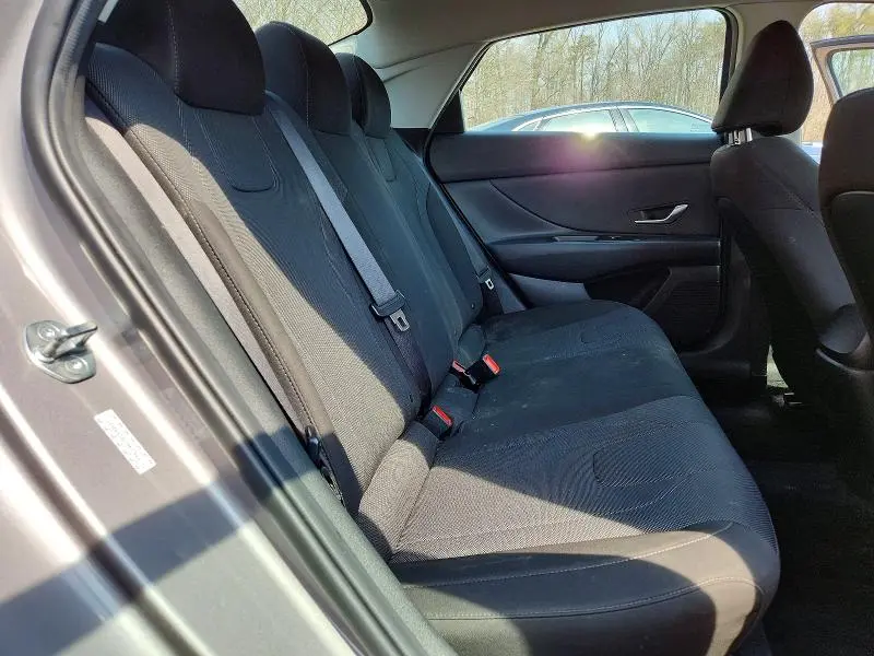 2023 HYUNDAI ELANTRA SE  