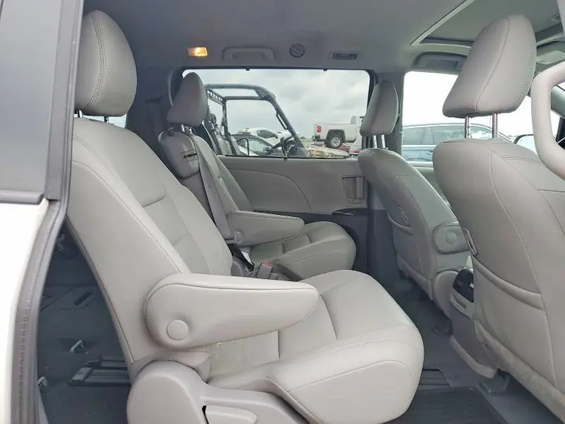 2020 TOYOTA SIENNA XLE 8-PASSENGER  