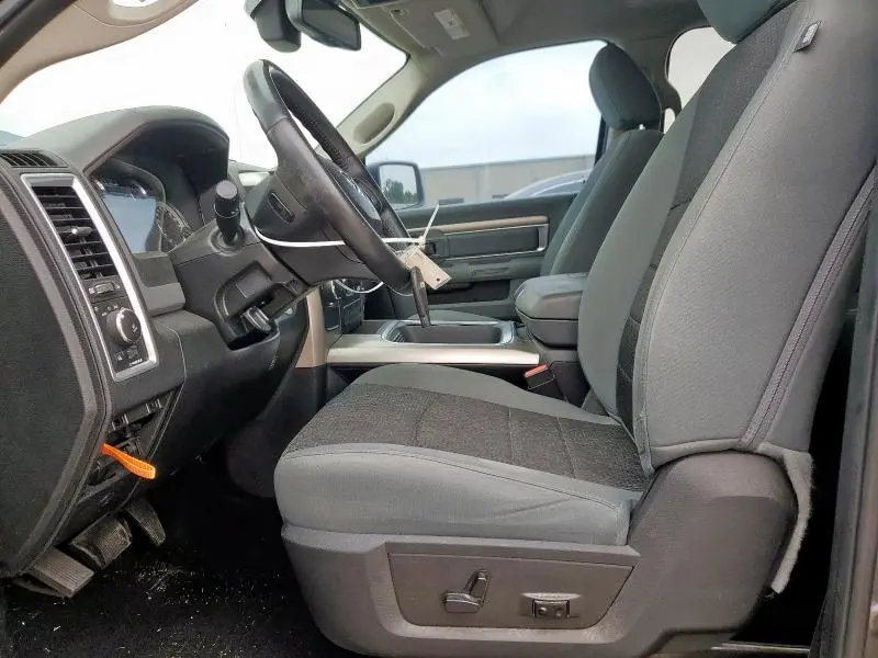 2019 RAM 1500 CLASSIC SLT  