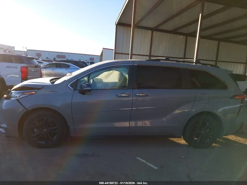 2024 TOYOTA SIENNA XSE