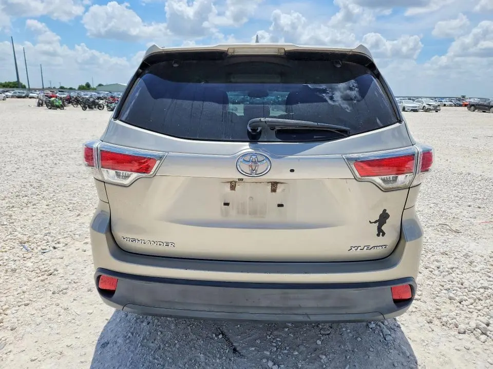 2016 TOYOTA HIGHLANDER XLE  