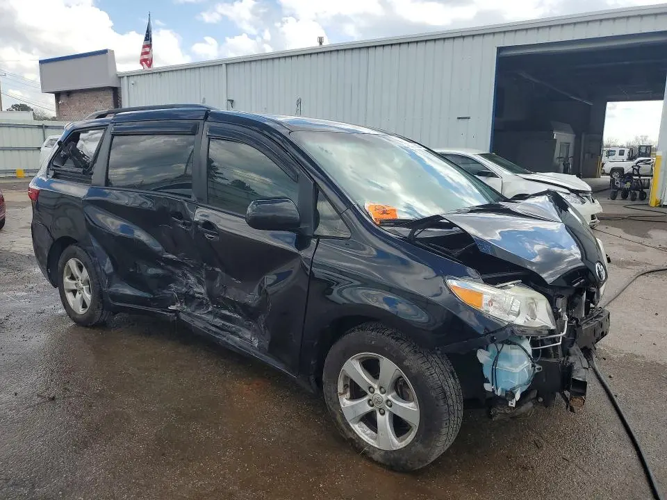 2015 TOYOTA SIENNA LE 8-PASSENGER  
