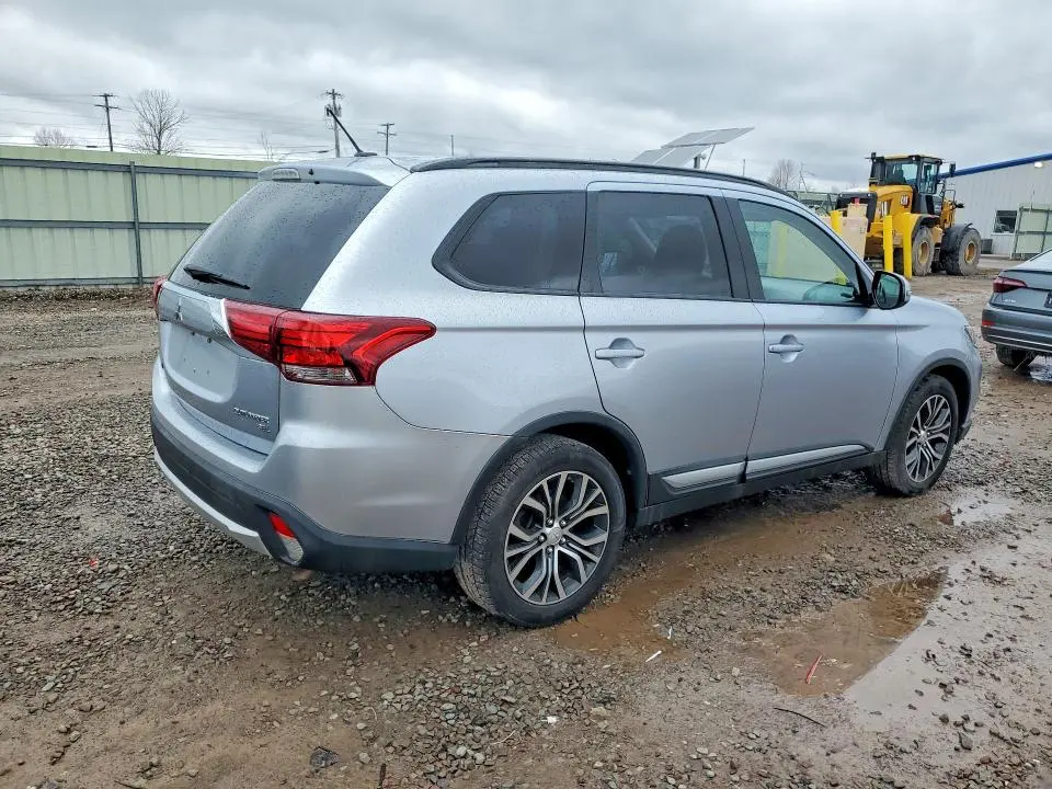 2016 MITSUBISHI OUTLANDER SE  