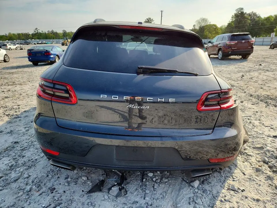 2017 PORSCHE MACAN   