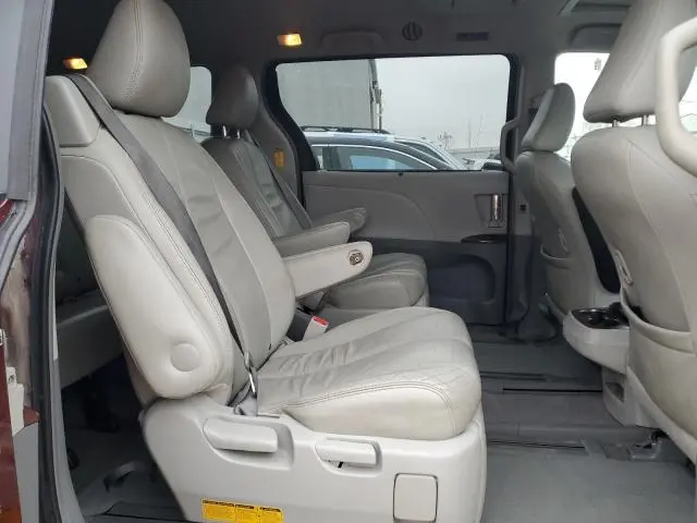 2014 TOYOTA SIENNA   