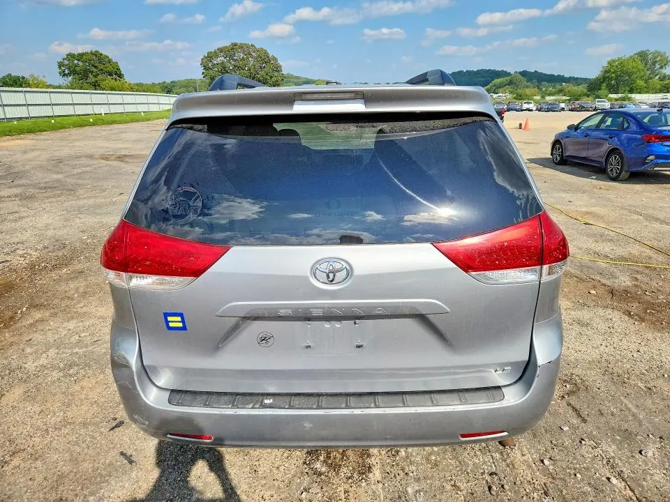2014 TOYOTA SIENNA LE  