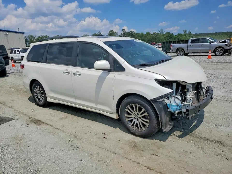 2019 TOYOTA SIENNA XLE 8-PASSENGER  