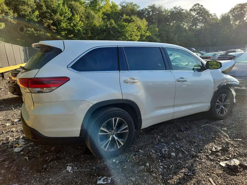 2017 TOYOTA HIGHLANDER LE  