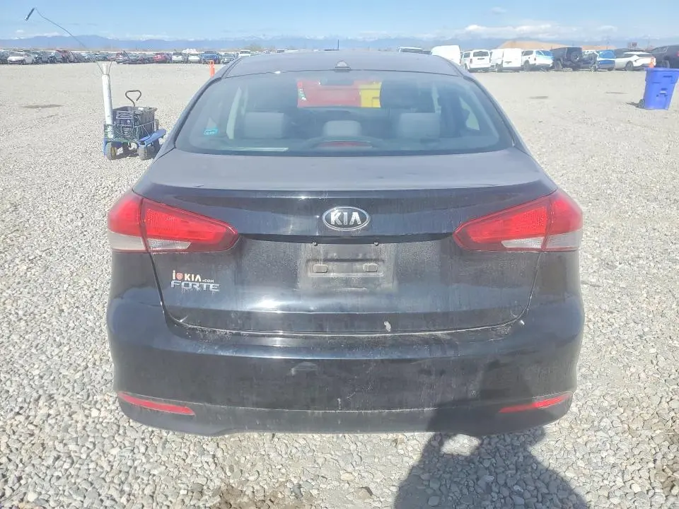 2017 KIA FORTE LX  