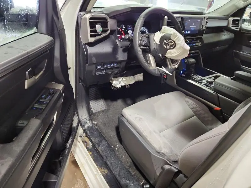 2023 TOYOTA TUNDRA SR5  