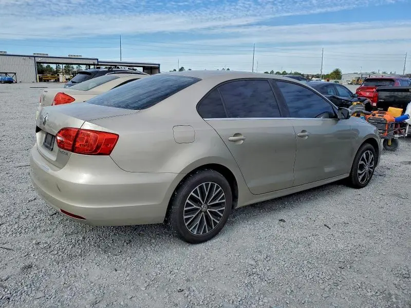 2013 VOLKSWAGEN JETTA SE  