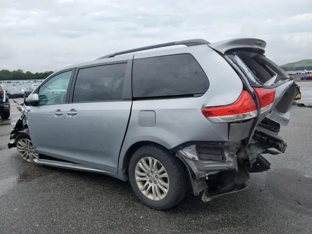 2013 TOYOTA SIENNA XLE  