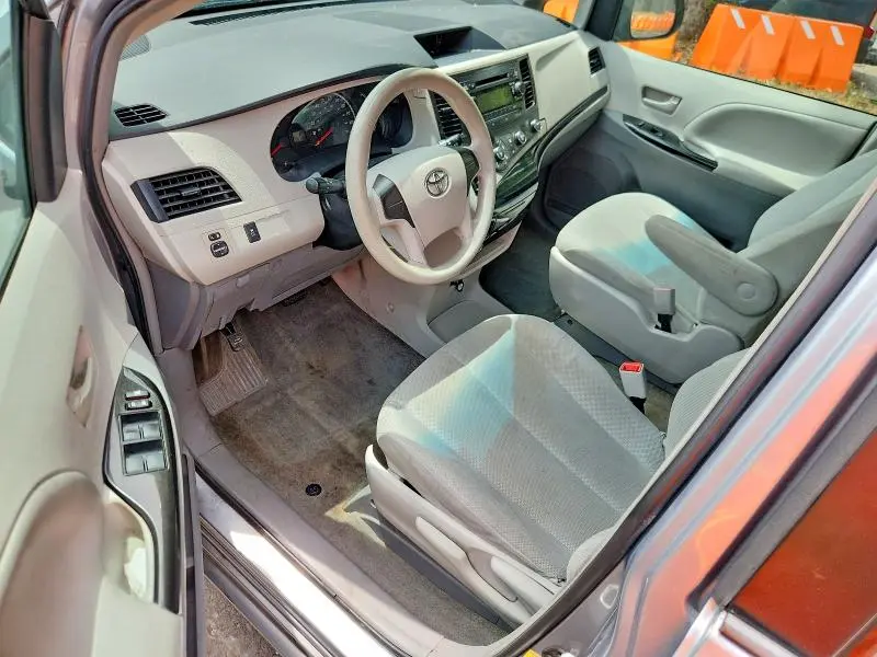 2013 TOYOTA SIENNA L 7-PASSENGER  