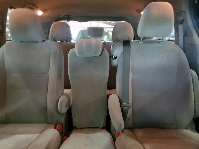 2018 TOYOTA SIENNA LE  