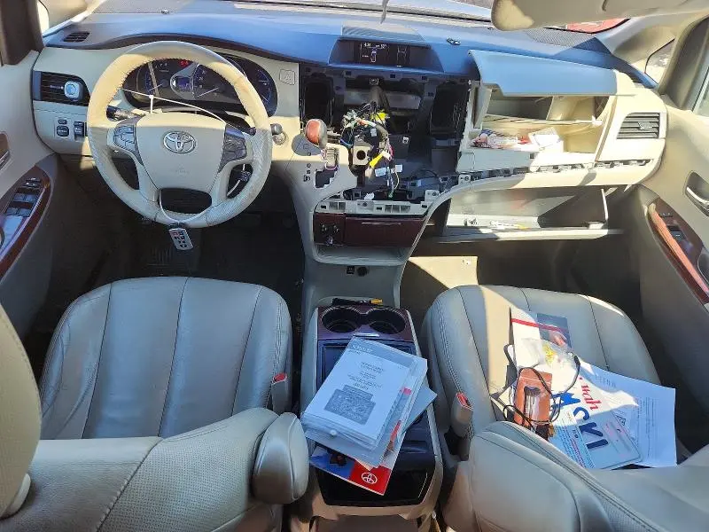 2013 TOYOTA SIENNA XLE 8-PASSENGER  