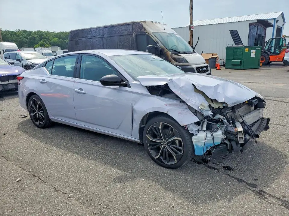 2024 NISSAN ALTIMA SR  