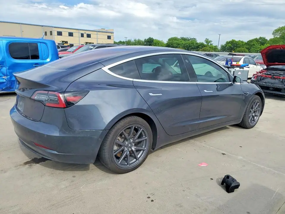 2018 TESLA MODEL 3   