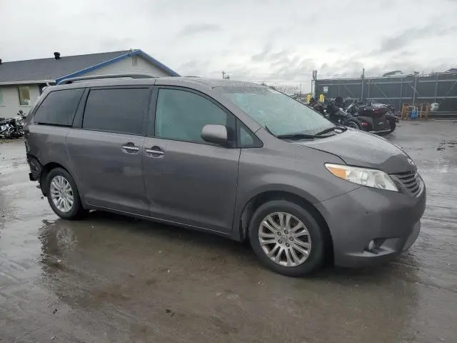 2012 TOYOTA SIENNA XLE  