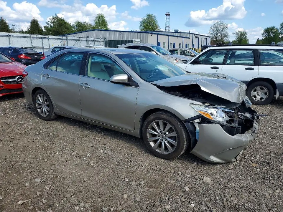 2015 TOYOTA CAMRY XLE  