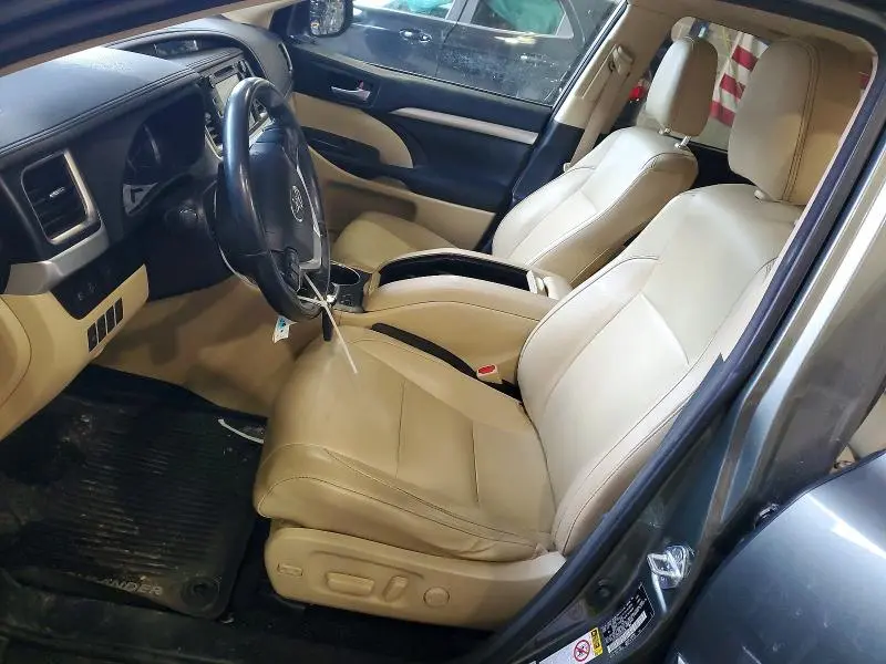 2017 TOYOTA HIGHLANDER SE  