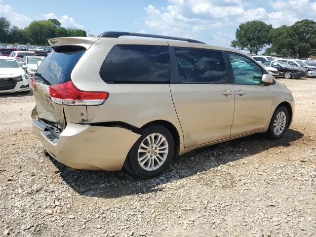 2011 TOYOTA SIENNA XLE  