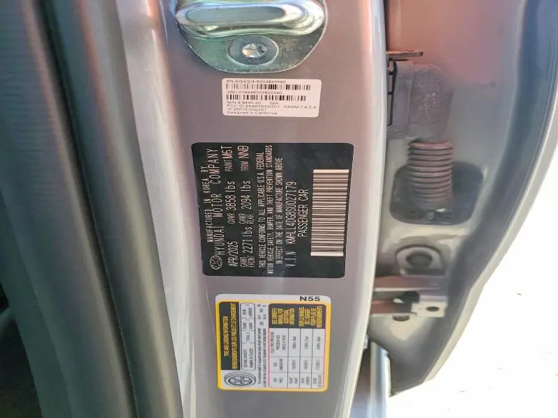 2025 HYUNDAI ELANTRA SE  