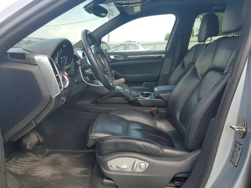 2016 PORSCHE CAYENNE   