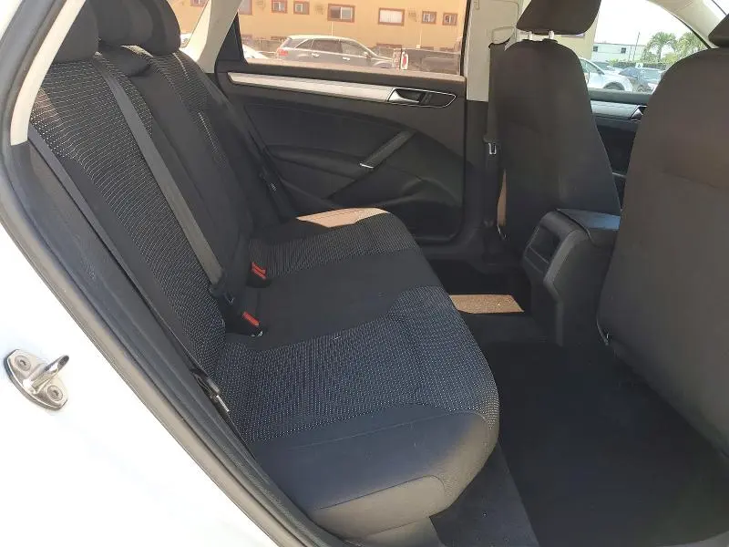 2017 VOLKSWAGEN PASSAT S  