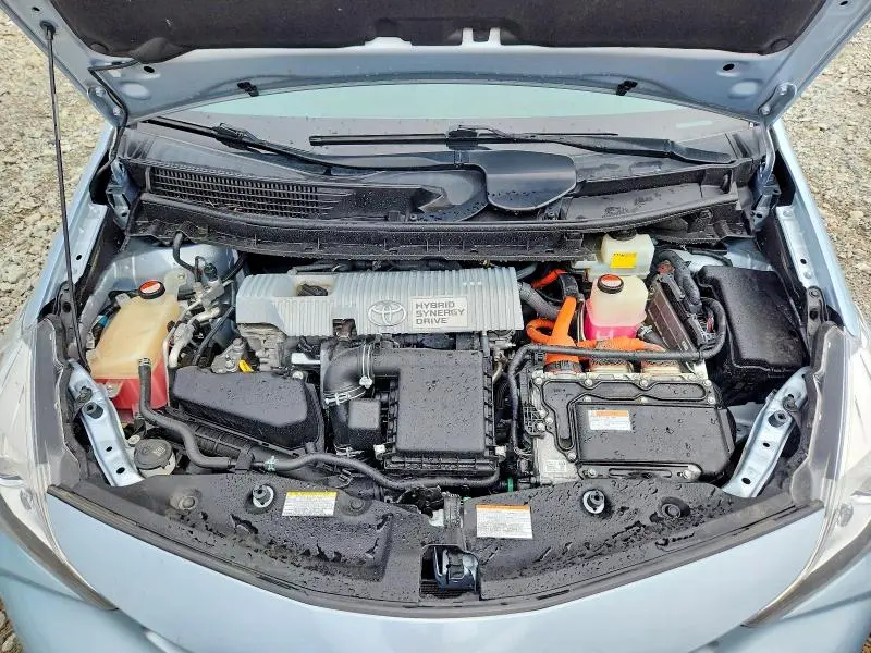 2016 TOYOTA PRIUS V FOUR  