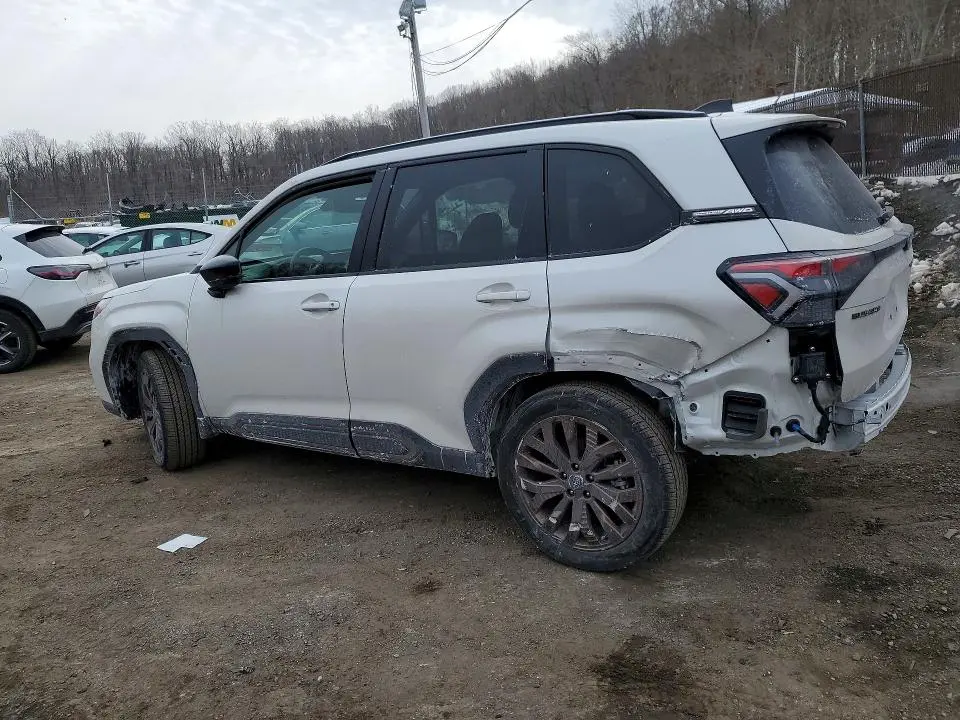 2025 SUBARU FORESTER   