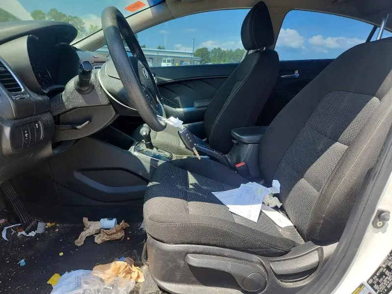 2017 KIA FORTE LX  
