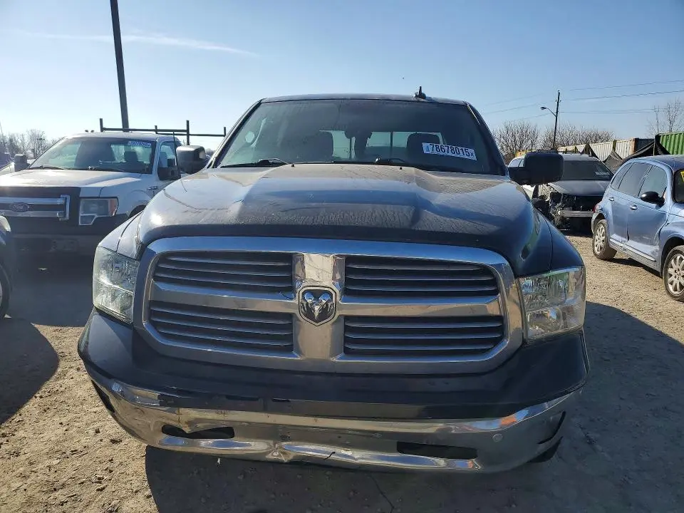 2016 RAM 1500 SLT  