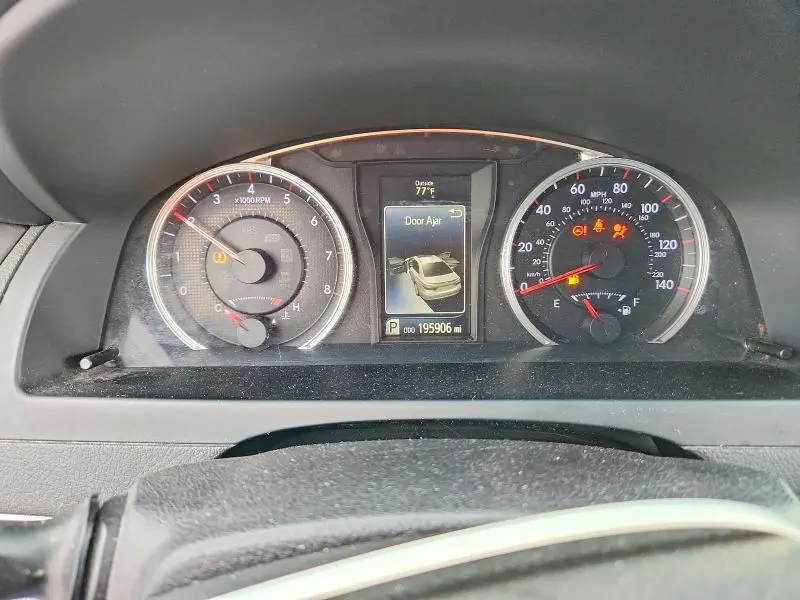 2016 TOYOTA CAMRY SE  