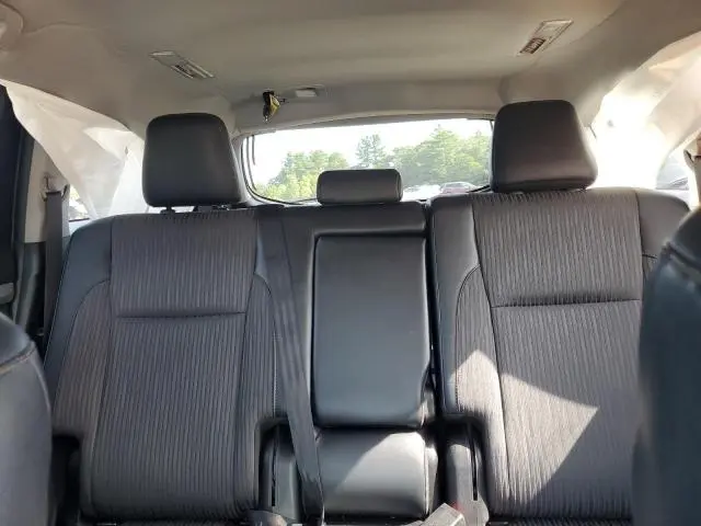 2019 TOYOTA HIGHLANDER LE  