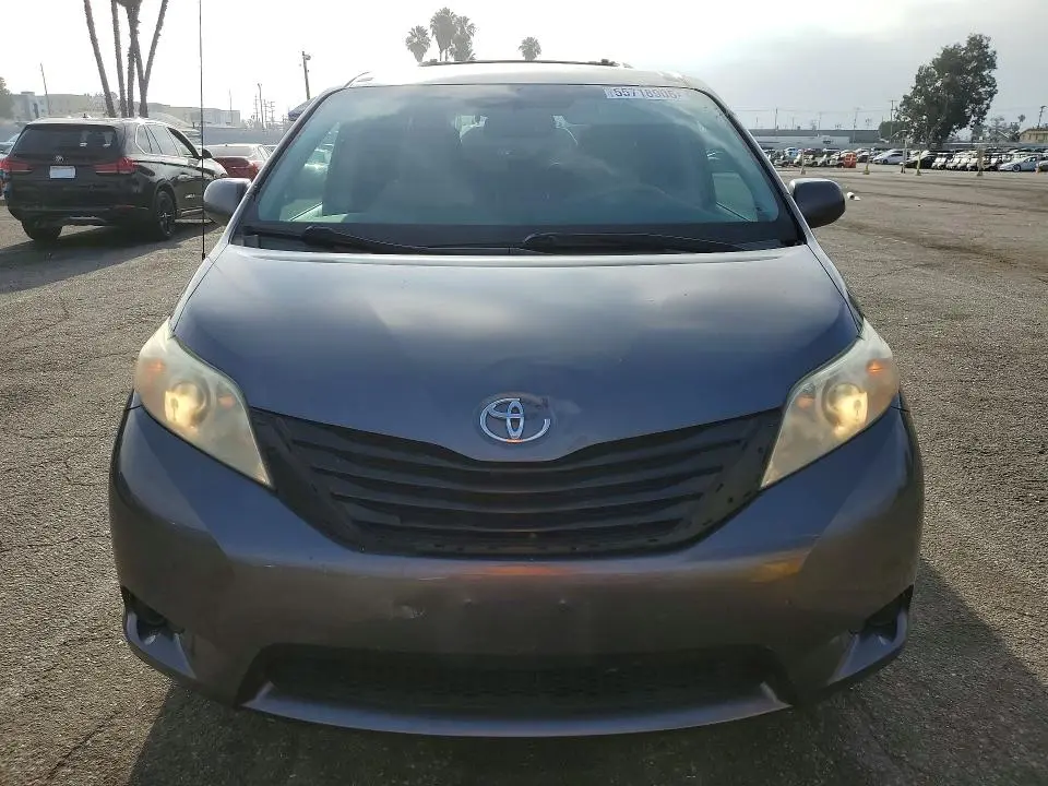 2011 TOYOTA SIENNA LE  