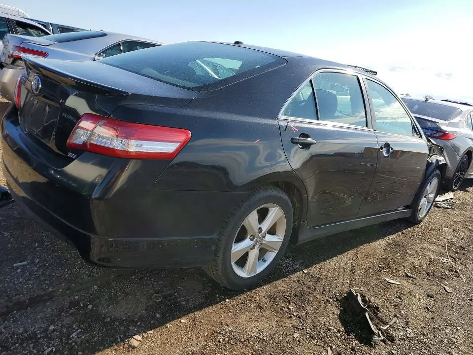 2011 TOYOTA CAMRY SE  