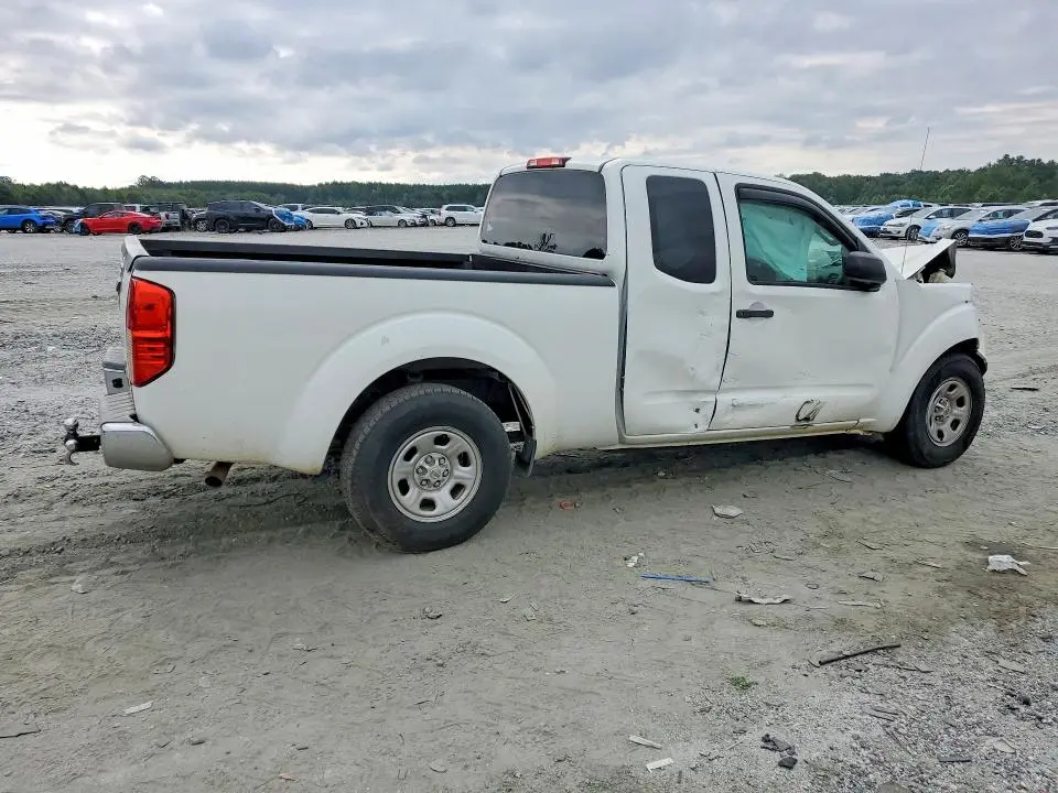 2015 NISSAN FRONTIER S  