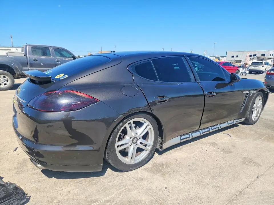 2011 PORSCHE PANAMERA 2  