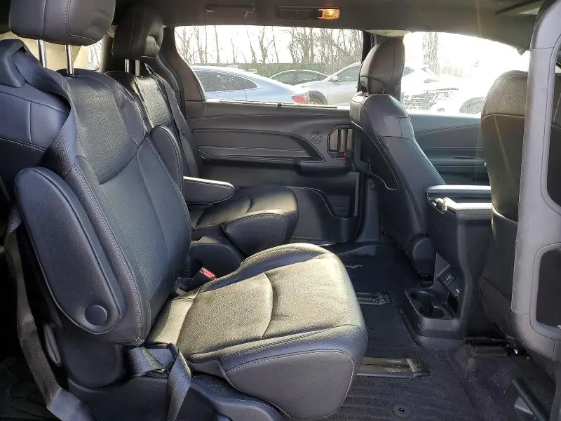 2023 TOYOTA SIENNA XSE  