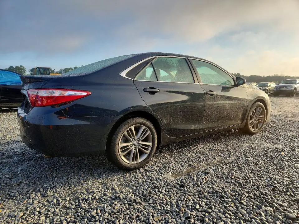 2016 TOYOTA CAMRY SE  