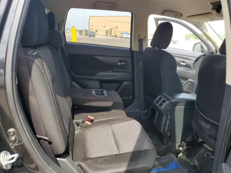 2019 MITSUBISHI OUTLANDER SE  