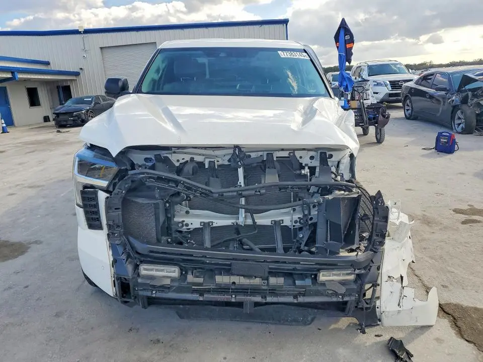 2024 TOYOTA TUNDRA CREWMAX SR  