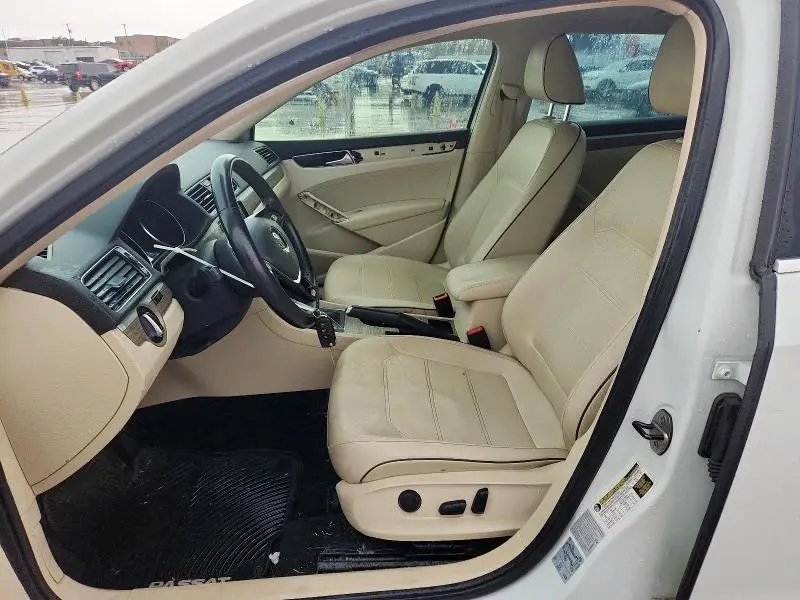 2016 VOLKSWAGEN PASSAT SE  
