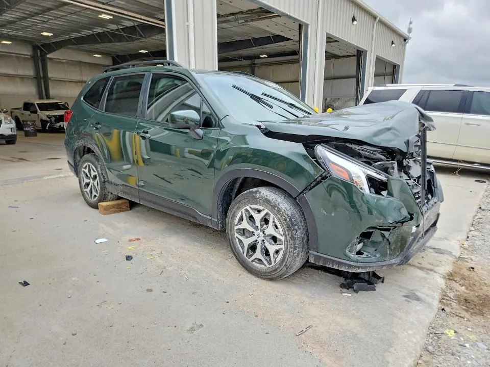 2022 SUBARU FORESTER PREMIUM  